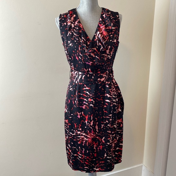 Classiques Entier Sleeveless Silk Ruffle V- Neck Print Wrap Dress Black & Pink 4